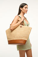 Image SQUILLO RAFFIA TOTE | NATURAL TAN 4 of 7