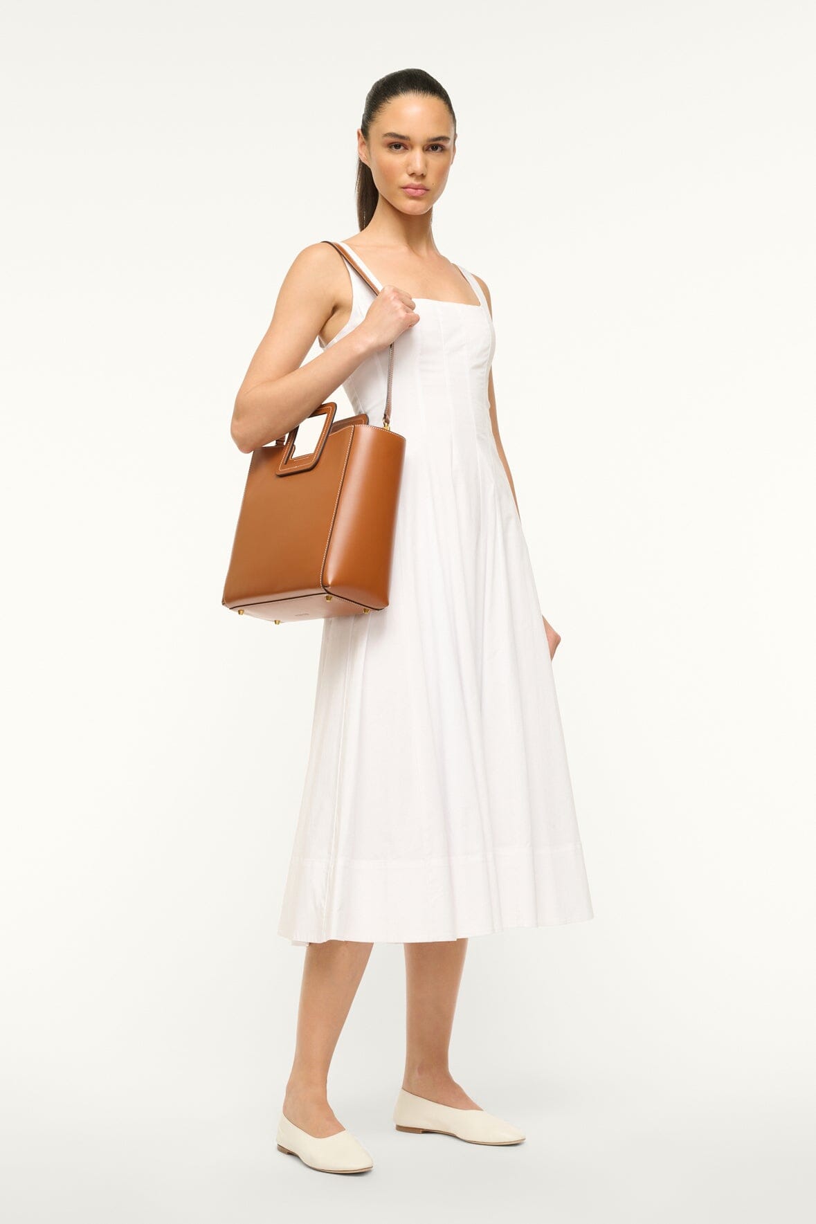 STAUD 女性シャーリートートバッグ - タン SHIRLEY LEATHER BAG SADDLE