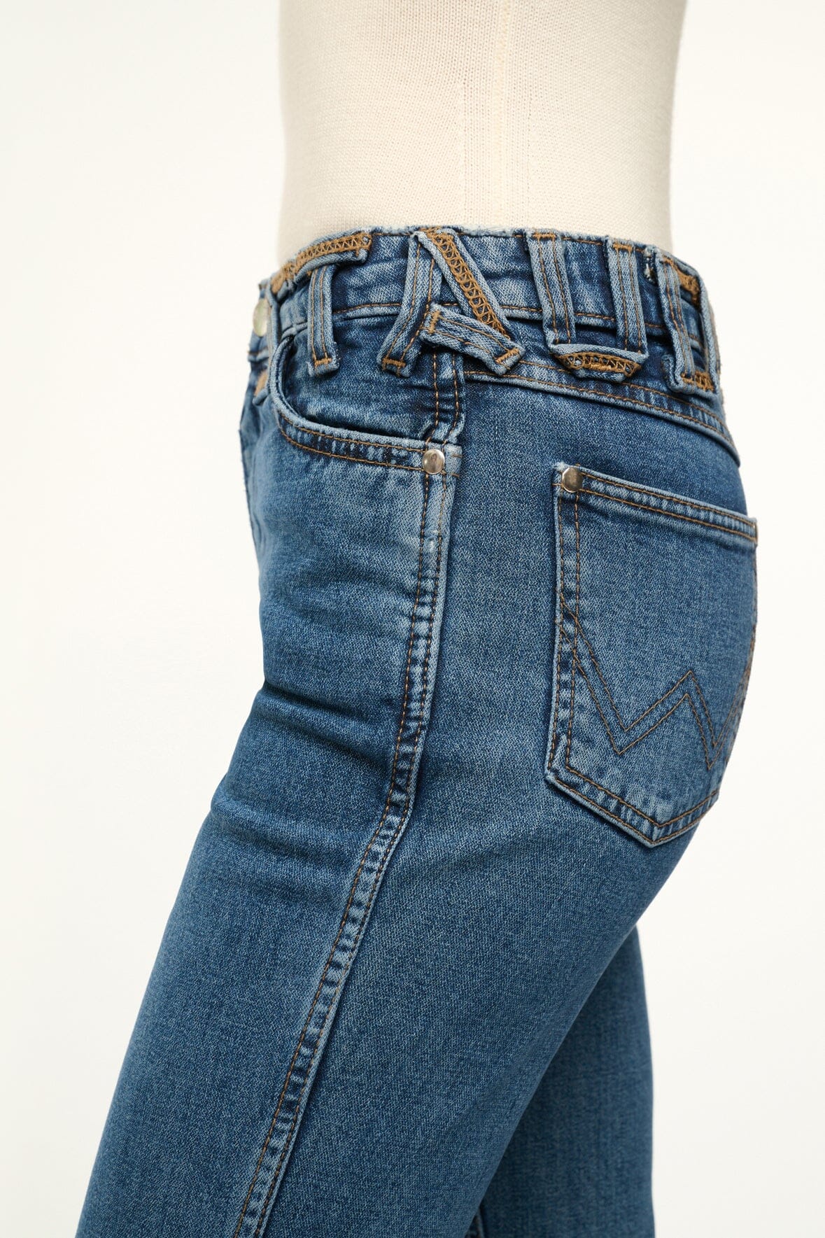 Image STAUD + WRANGLER THE MUST JEAN | INDIGO WASH 5 of 7 and Clicking this image will trigger a zoom pop-up