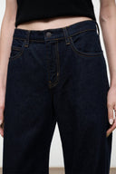 GUS relaxed jeans in dark indigo, close-up of button waistband and front pocket
