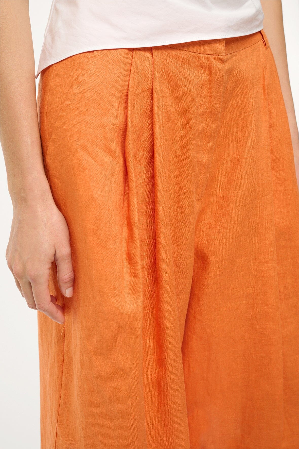 Image CRUZ BERMUDA LINEN SHORT | APRICOT 6 of 7 and Clicking this image will trigger a zoom pop-up