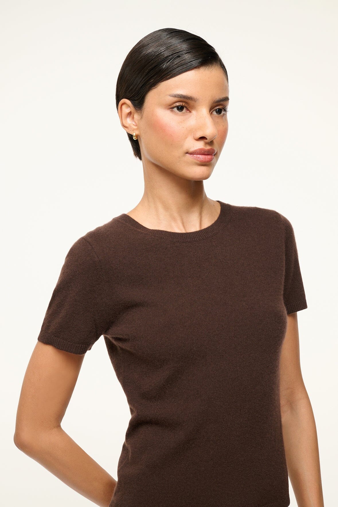 Image EASY CASHMERE TEE | DARK CHOCOLATE 5 of 6 and Clicking this image will trigger a zoom pop-up