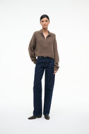 Image CASHMERE CROPPED HAMPTON SWEATER | TRUFFLE 4 of 5