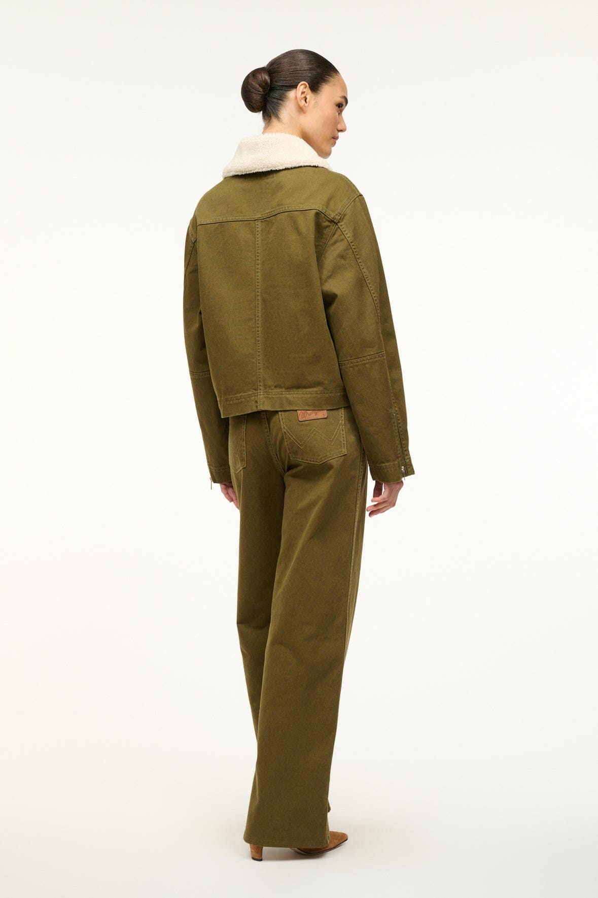 Image STAUD + WRANGLER THE MINIMAL JACKET | SERGEANT GREEN 2 of 4 and Clicking this image will trigger a zoom pop-up