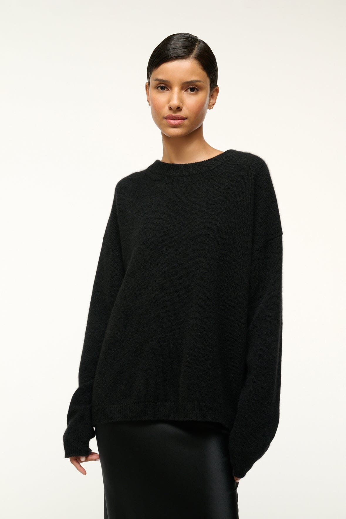 Image SERRANO CASHMERE RELAXED CREW | BLACK 5 of 6 and Clicking this image will trigger a zoom pop-up