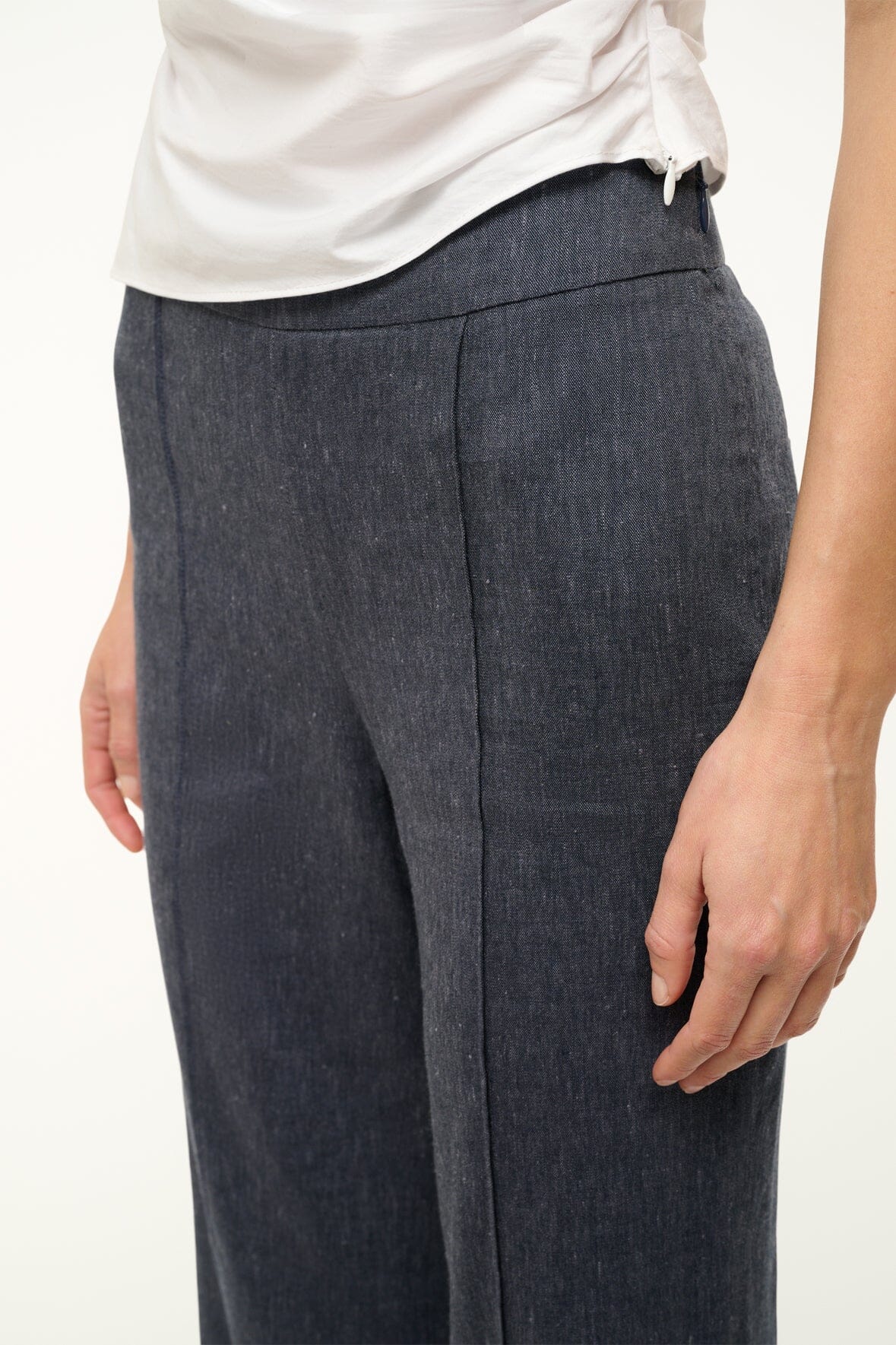 Image KNACK LINEN PANT | CHAMBRAY 4 of 6 and Clicking this image will trigger a zoom pop-up