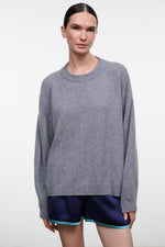 SERRANO CASHMERE RELAXED CREW | ASH