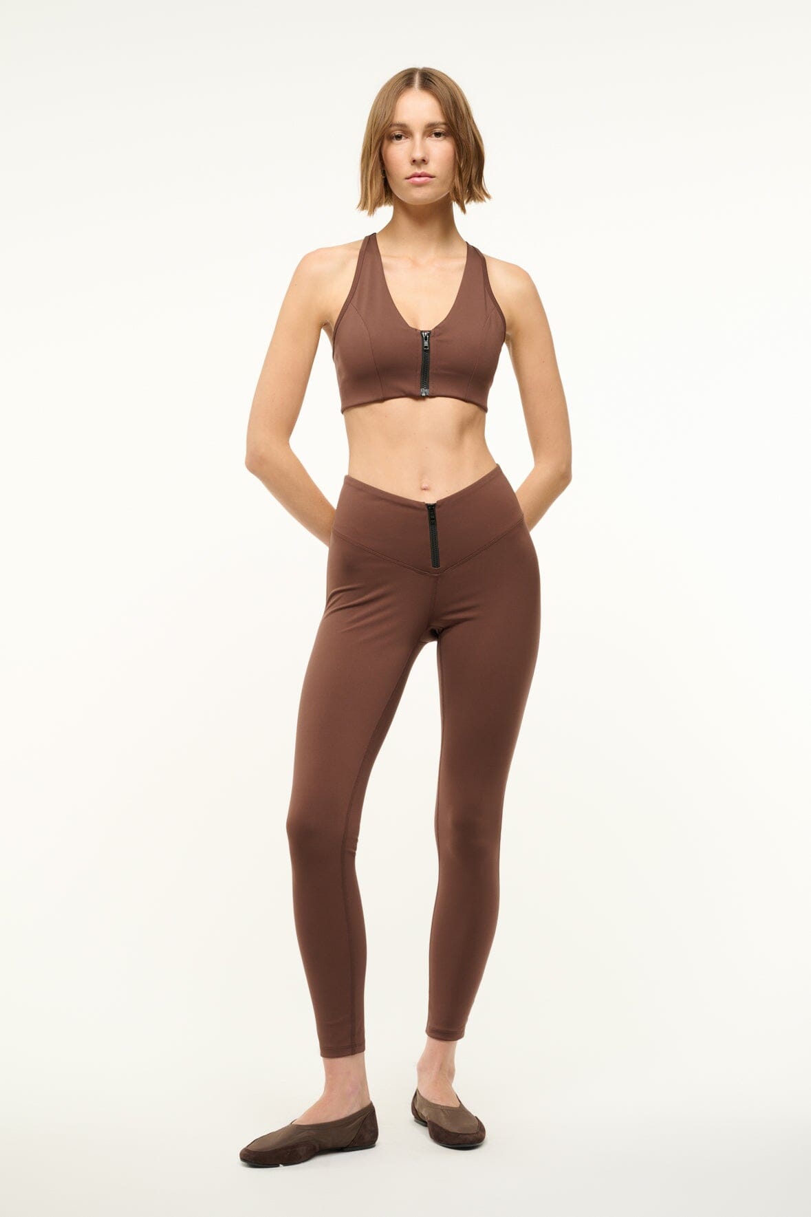 Image PULSE LEGGING | DARK OAK 3 of 5 and Clicking this image will trigger a zoom pop-up