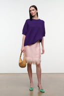 Purple cashmere sweater with crew neck and short sleeves, relaxed fit, draped hem.