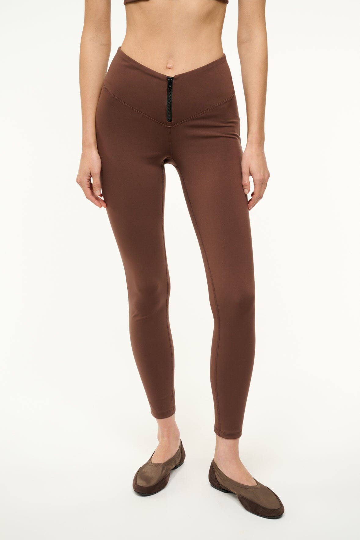 Image PULSE LEGGING | DARK OAK 2 of 5 and Clicking this image will trigger a zoom pop-up