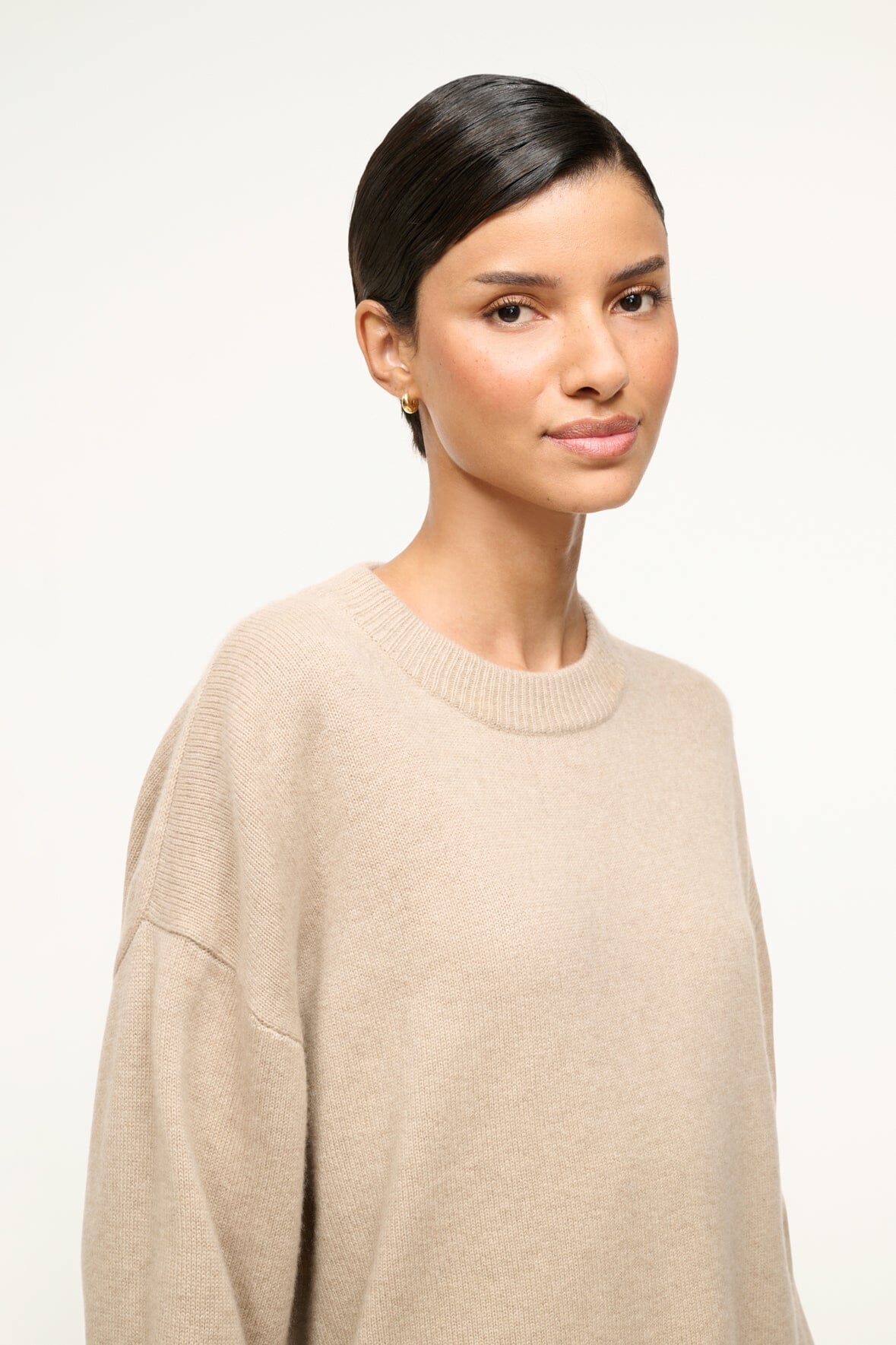 Image SERRANO CASHMERE RELAXED CREW | STONE 5 of 6 and Clicking this image will trigger a zoom pop-up