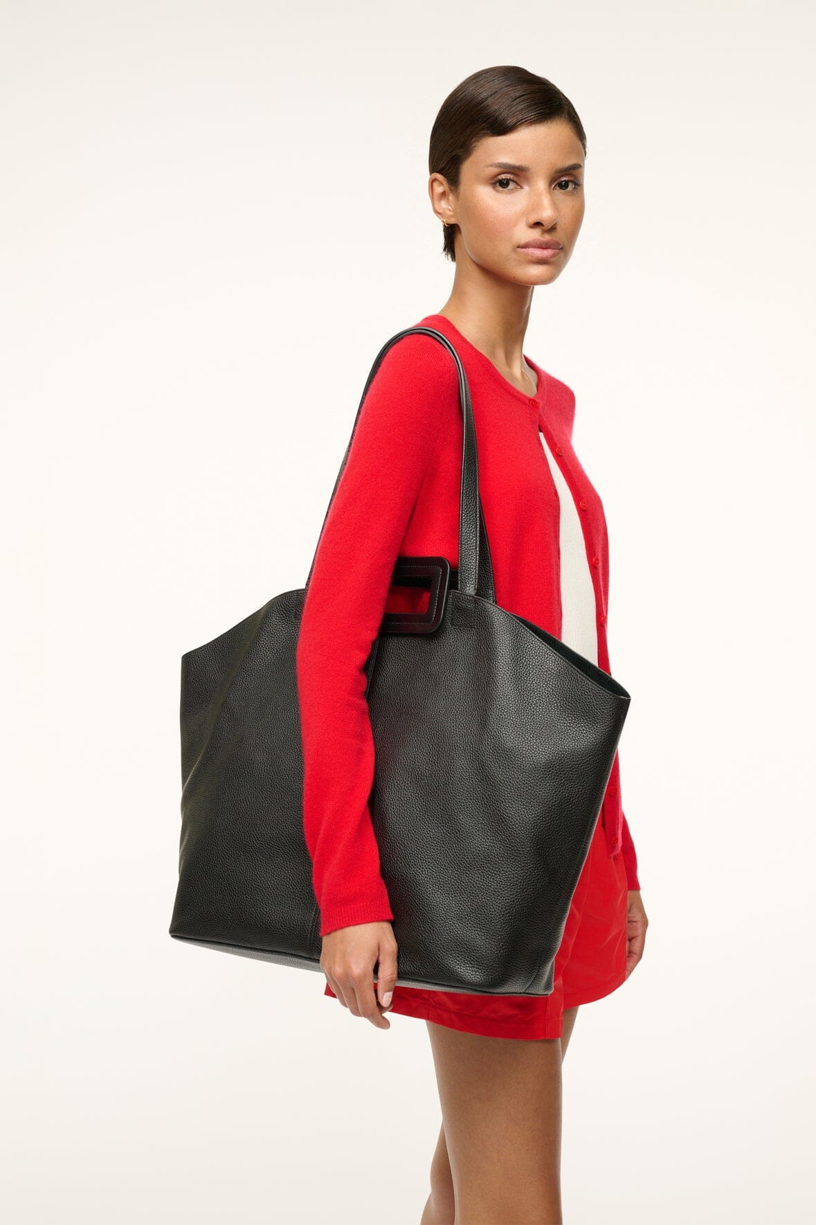 Image GRANDE TOTE BAG | BLACK 4 of 11 and Clicking this image will trigger a zoom pop-up