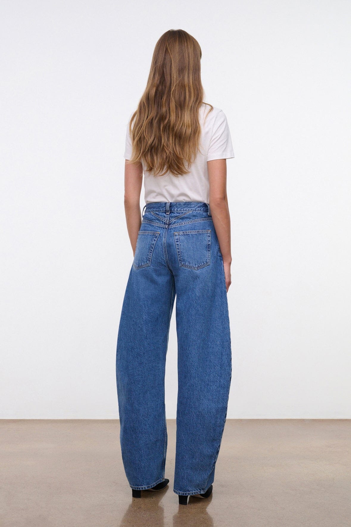 Image JACKSON BARREL JEAN | VINTAGE WASH 3 of 12 and Clicking this image will trigger a zoom pop-up