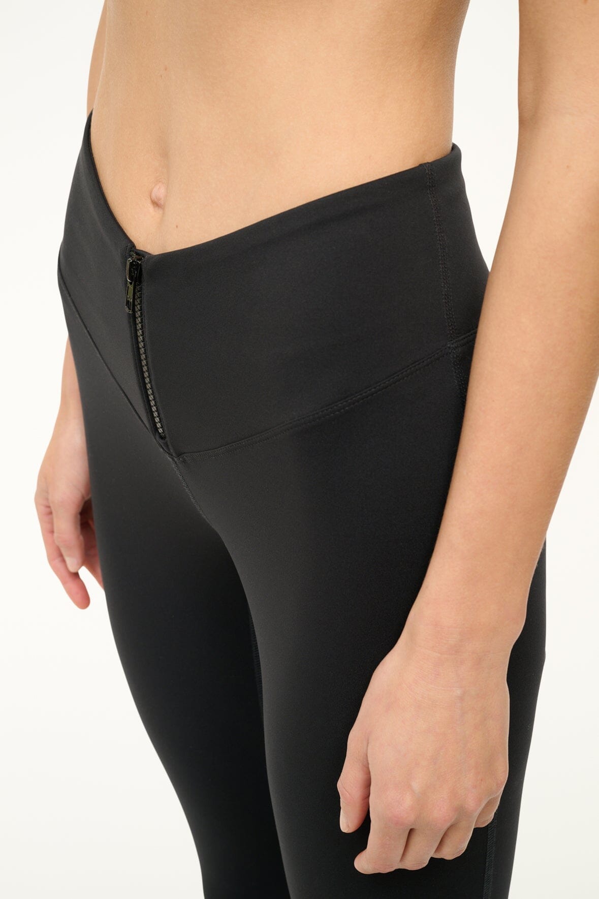 Image PULSE LEGGING | BLACK 5 of 6 and Clicking this image will trigger a zoom pop-up