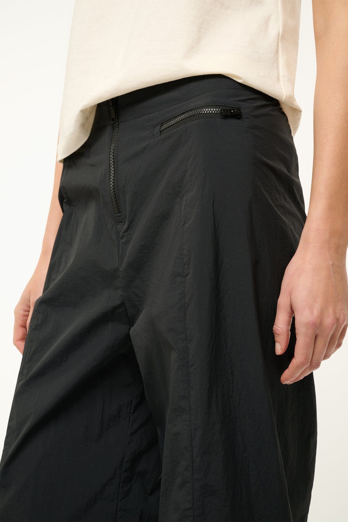 Image ADVENTURE PANT | BLACK 4 of 7 and Clicking this image will trigger a zoom pop-up