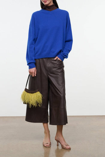 Cobalt blue cashmere sweater with relaxed fit and long sleeves