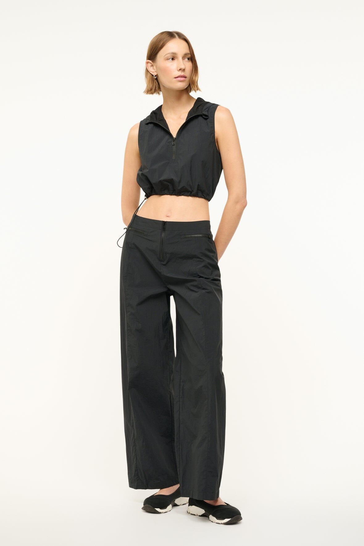 BLACK – STAUD