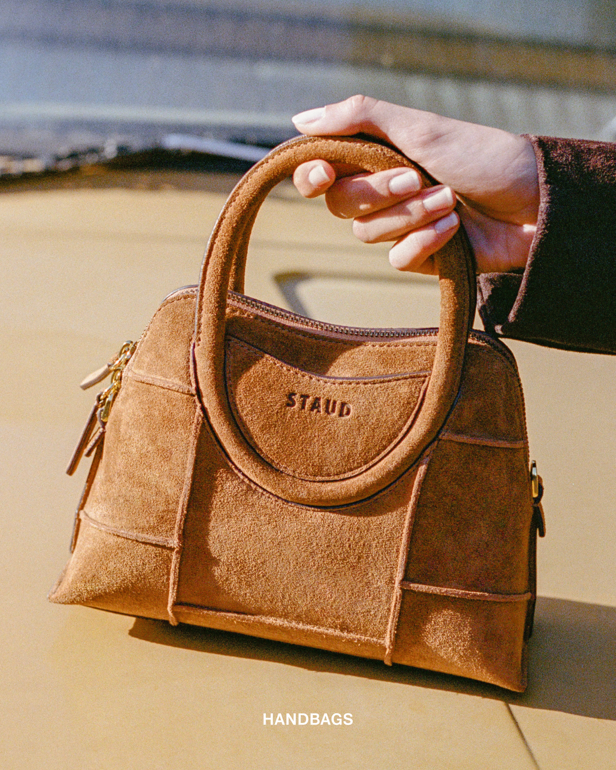 トートバッグ STAUD SS25 (H25R4001RB MAHO) トートバッグ STAUD SS25 (H25R4001RB MAHO) STAUD Raffia Hobo
