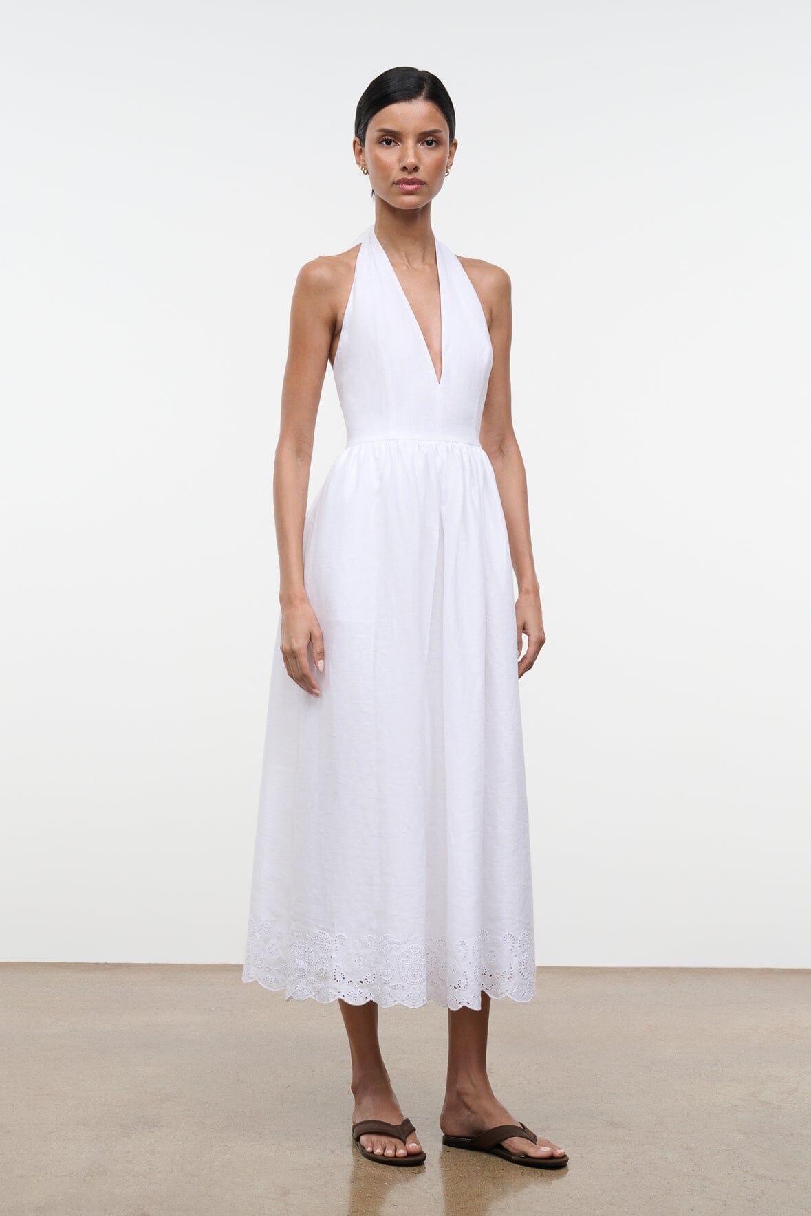 Home / All Dresses & Gowns /GRAZIA LINEN DRESS { "@context": "https://schema.org", "@type": "BreadcrumbList", "itemListElement": [{ "@type": "ListItem", "position": 1, "name": "Home" ,"item": "https:\/\/staud.clothing\/" },{ "@type": "ListItem", "position"