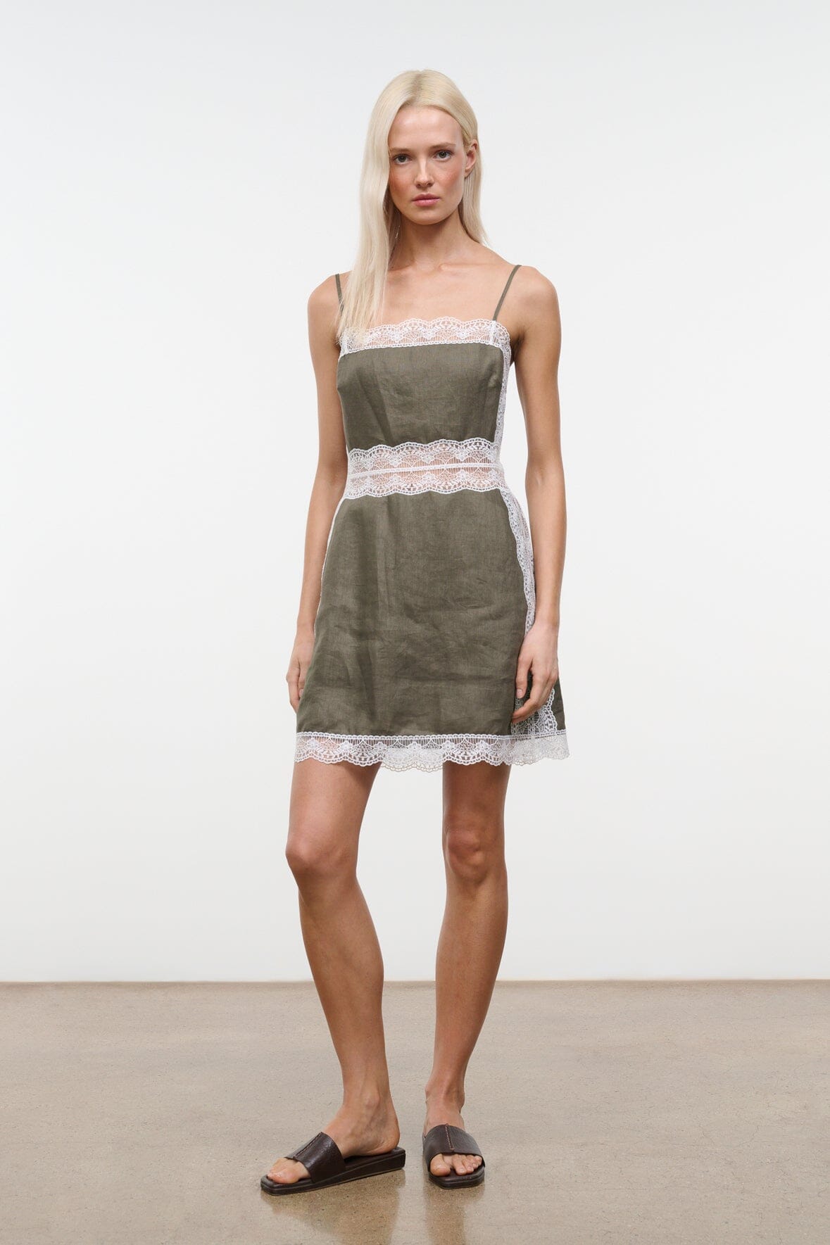 Home / All Dresses & Gowns /AMALINA LINEN MINI DRESS { "@context": "https://schema.org", "@type": "BreadcrumbList", "itemListElement": [{ "@type": "ListItem", "position": 1, "name": "Home" ,"item": "https:\/\/staud.clothing\/" },{ "@type": "ListItem", "pos