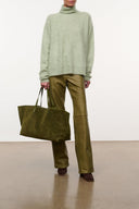 Spearmint cashmere sweater with high turtleneck, long sleeves and ribbed cuffs