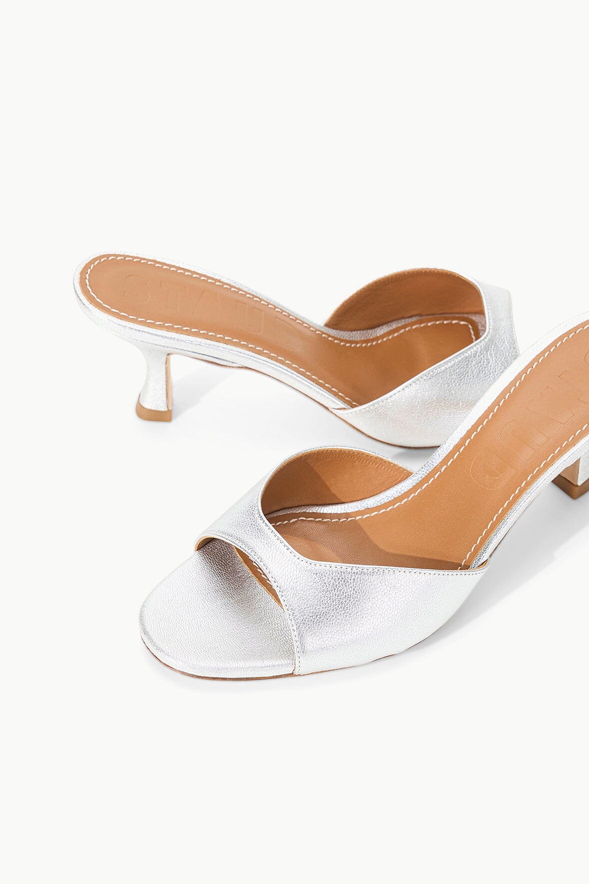 【関税込み】Staud シルバー Brigitte ミュールサンダル BRIGITTE MULE SILVER