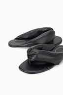 JUNO THONG | BLACK BLACK / 36