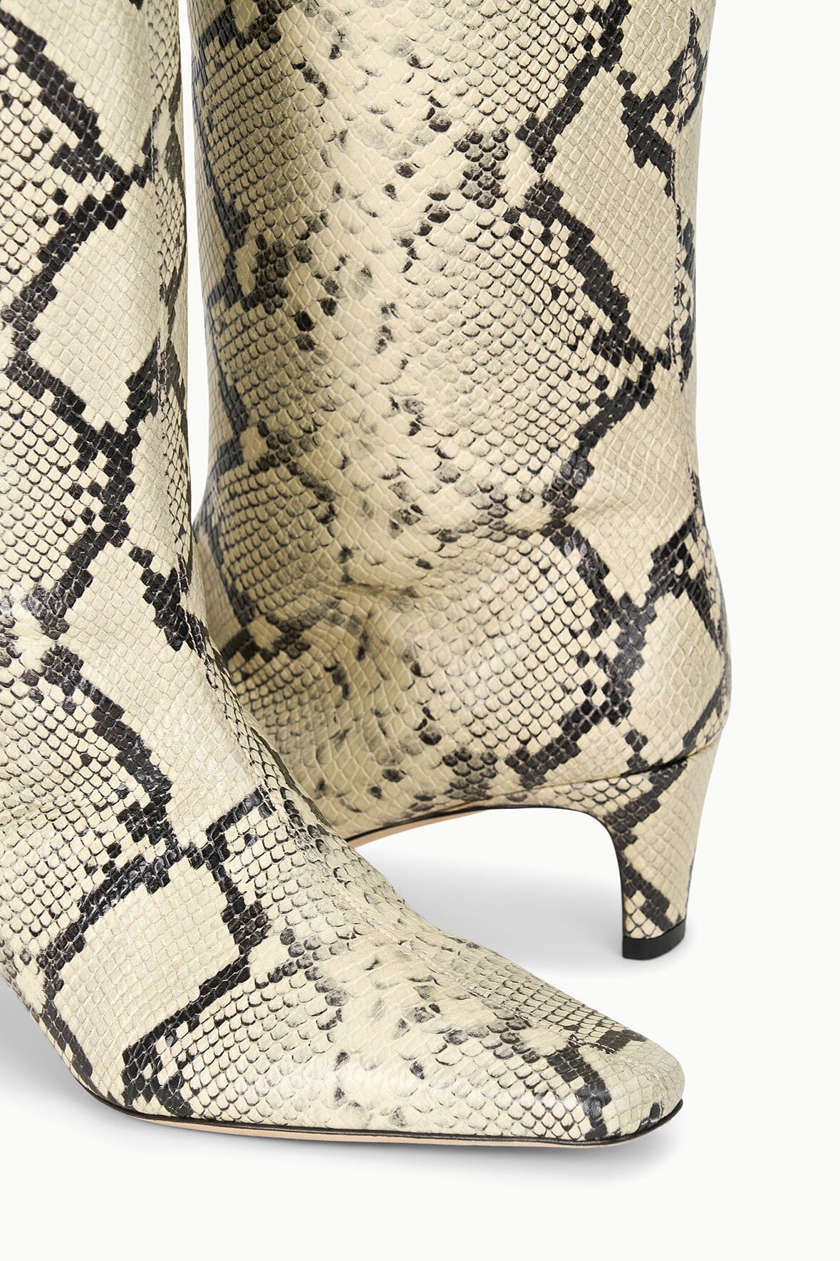 【関税込み】Staud オフホワイト Wally アンクルブーツ Amazon.com | STAUD Women's Wally High Heel Boots, Cream, Off